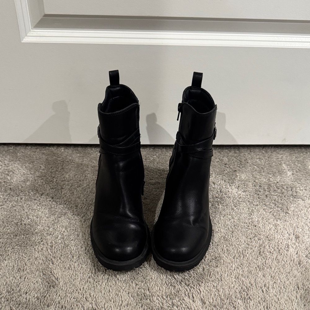 FRYE AND CO. Black Ankle Booties
